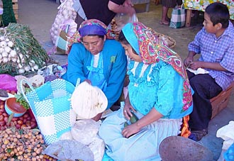 march&eacute; de l&eacute;gumes de la r&eacute;gion d'Oaxaca