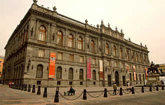 mus&eacute;e national des arts et El Caballito