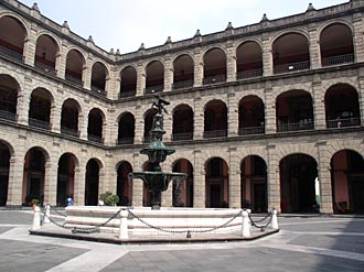 la cour int&eacute;rieure du Palais National
