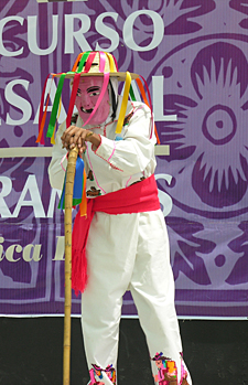 Concours de costumes traditionnels &agrave; Uruap&aacute;n le dimanche des R&acirc;meaux