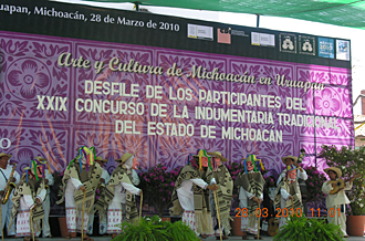 Concours de costumes traditionnels &agrave; Uruap&aacute;n le dimanche des R&acirc;meaux