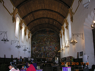 int&eacute;rieur de la Biblioteca Gertrudis Bocanegra &agrave; P&aacute;tzcuaro (&eacute;tat du Michoac&aacute;n, Mexique)