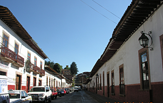 une des rues de P&aacute;tzcuaro (&eacute;tat du Michoac&aacute;n, Mexique)