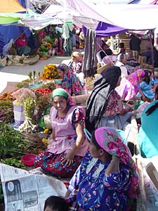 joli sourire d'une jeune indienne &agrave; Oaxaca