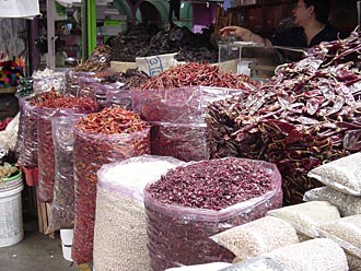 chilis sur le march&eacute; (&eacute;tat d'Oaxaca,&nbsp;Mexique)