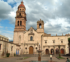 &eacute;glise et place San Augustin &agrave; Morelia  (Michoac&aacute;n,&nbsp;Mexique)