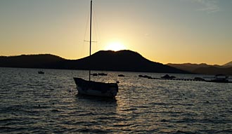 coucher du soleil sur le lac de la Valle de Bravo (&eacute;tat de Mexico)