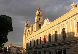 Cath&eacute;drale et Mus&eacute;e Macay &agrave; M&eacute;rida