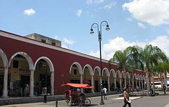"Portales" de la 56A et magasin d'artisanat &agrave; M&eacute;rida